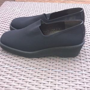 donald pliner cape wedge